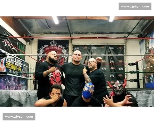 UFC锤子vs凯恩巅峰对决解析力量技术与时代意义历史回顾全景